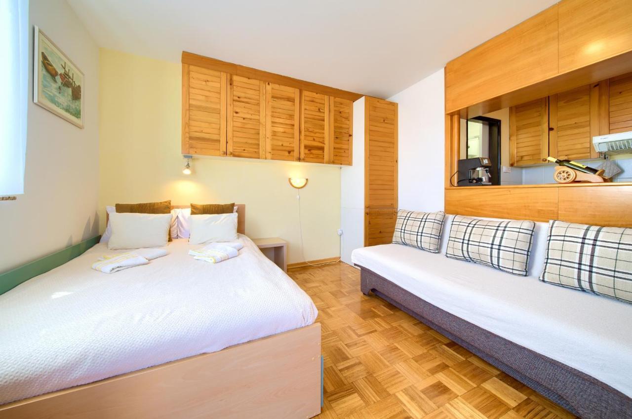 Studio Apartment Vesna Krk Town Exterior foto